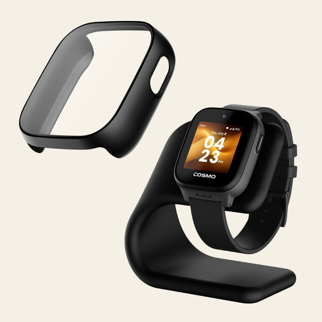 COSMO JrTrack 5 showing home screen with time and date display